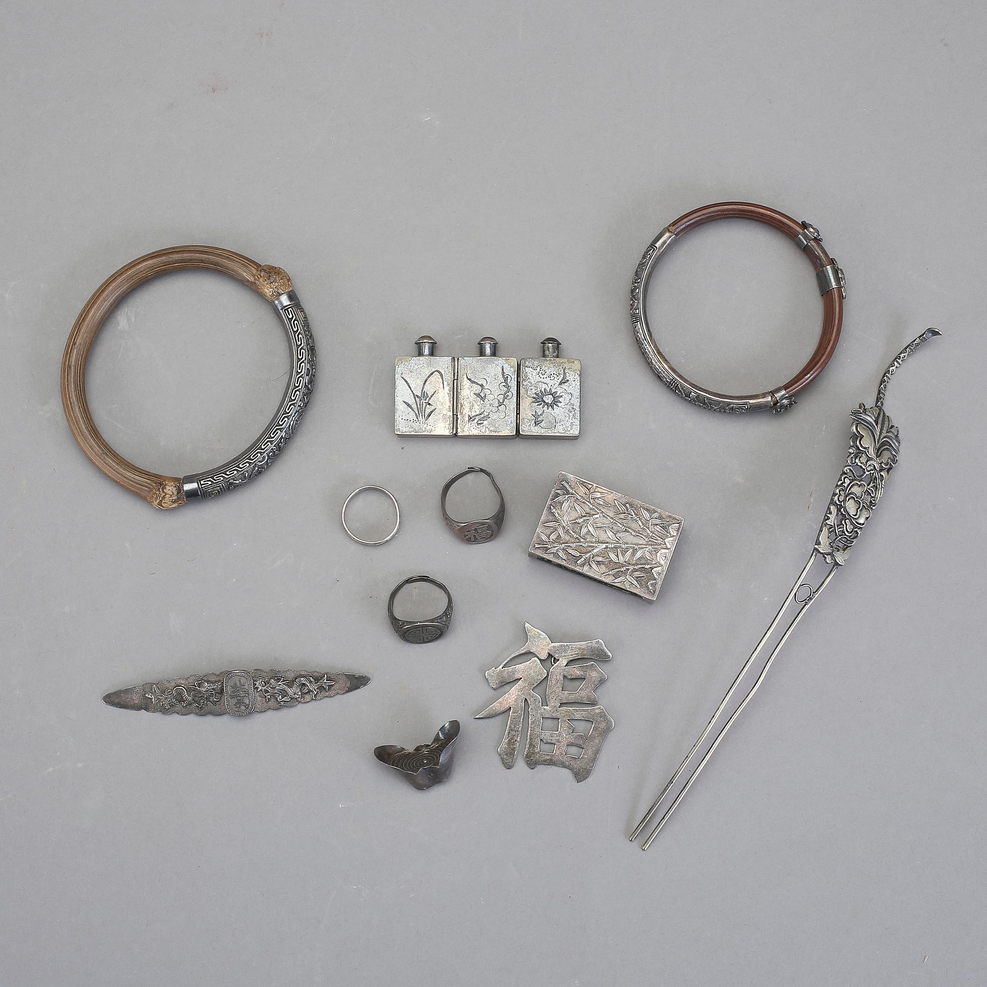 PARTI, 11 delar silver, vitmetall och trä. Kina, tidigt 1900-tal.