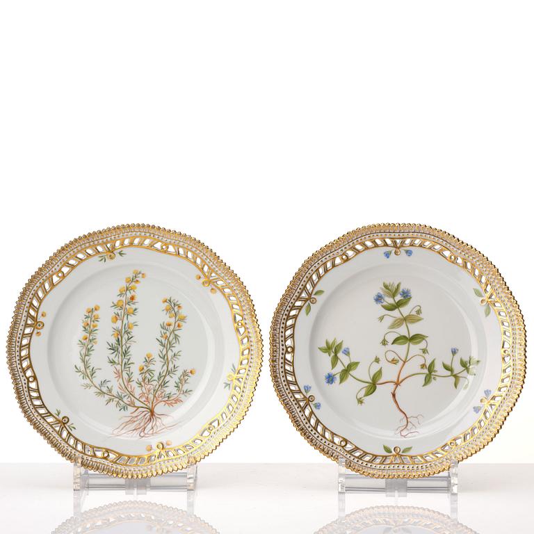 A set of eight Royal Copenhagen "Flora Danica" dessert dishes, Denmark, 20th Century.