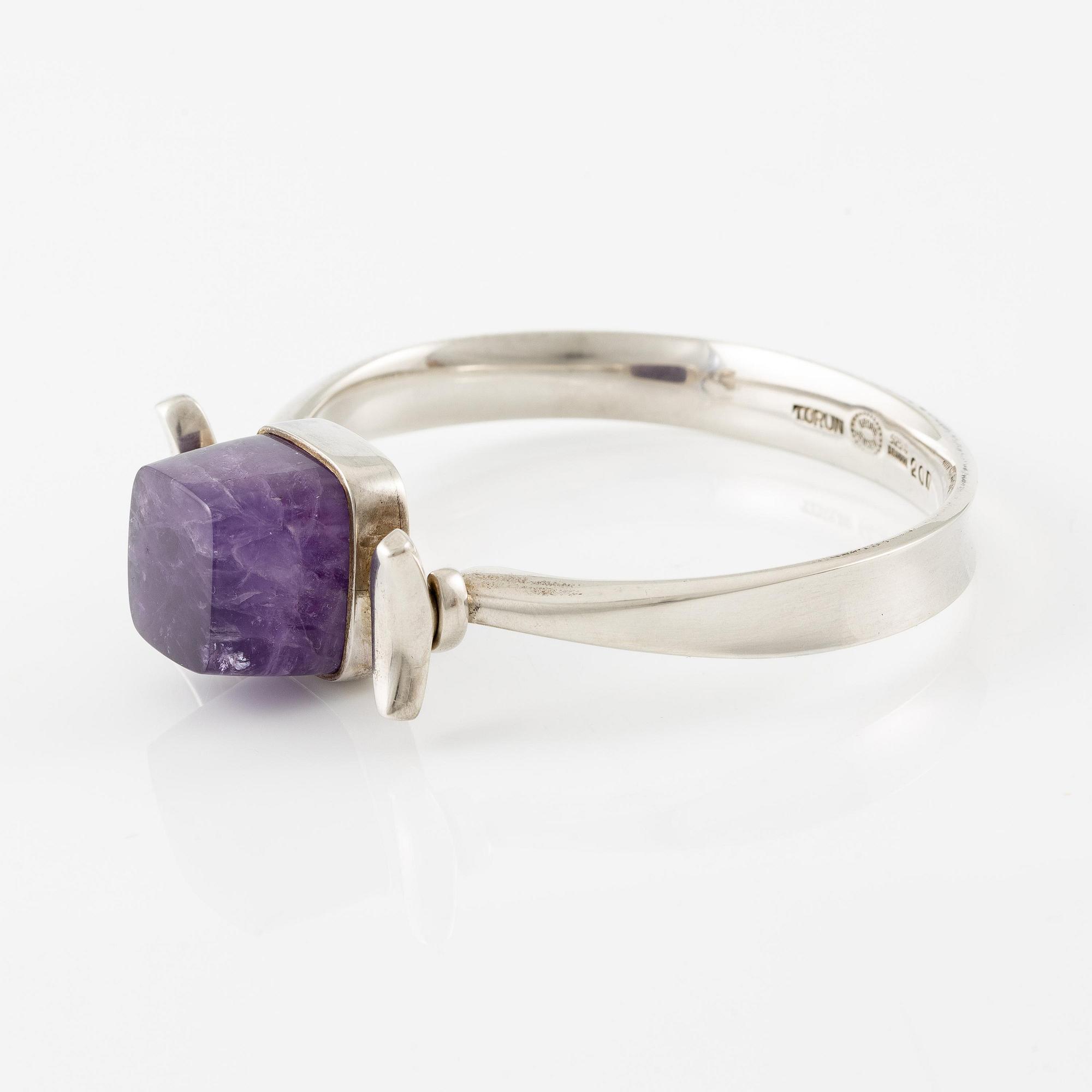 Vivianna Torun Bülow-Hübe, a bracelet in sterling silver with an amethyst, for Georg Jensen.
