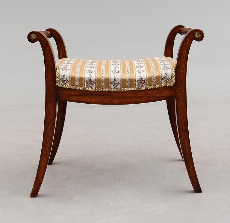 TABURETT, 1900-talets första hälft.