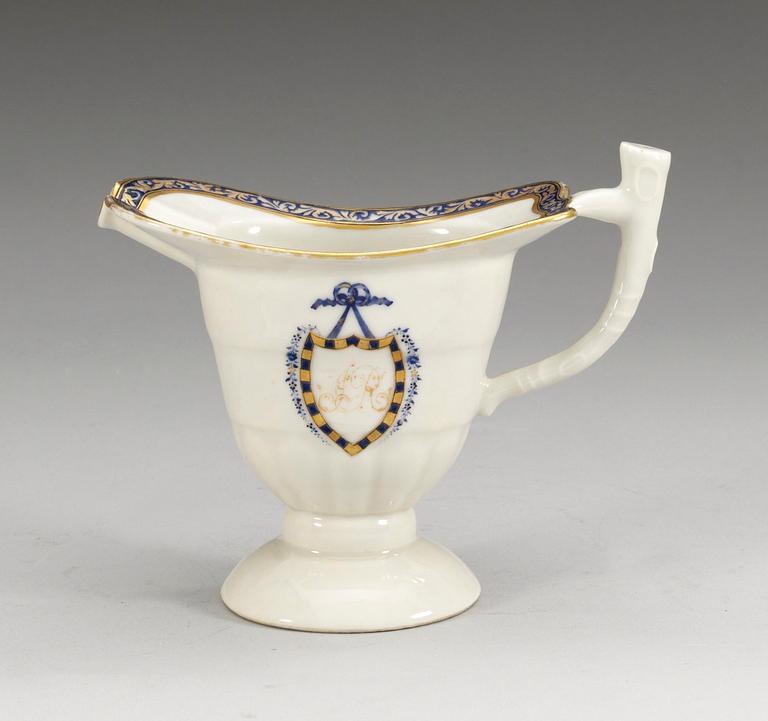 GRÄDDKANNA, porslin. Qing dynastin. Jiaqing (1796-1820).