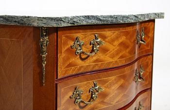 HALLBYRÅ, rokokostil, 1900-talets andra hälft.