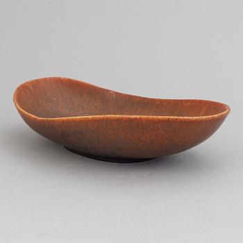 Carl-Harry Stålhane, a set of two stoneware bowls for Rörstrand and a stoneware dish from Palshus, Denmark.