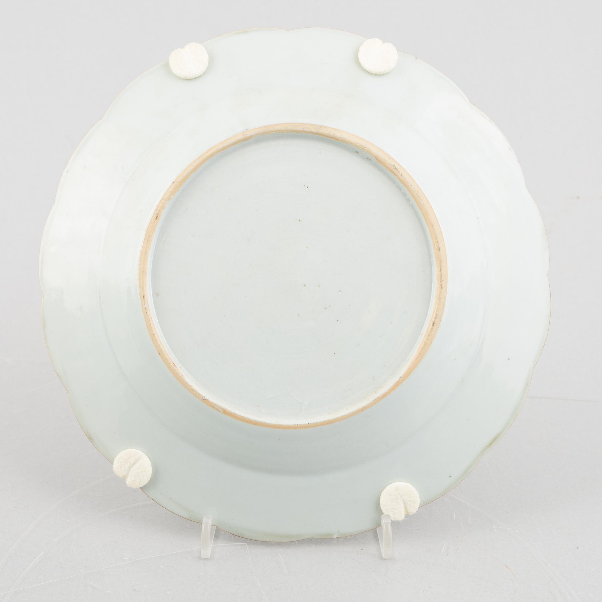 A group of three Chinese famille rose porcelain plates, Qing dynasty, Qianlong (1736-95).