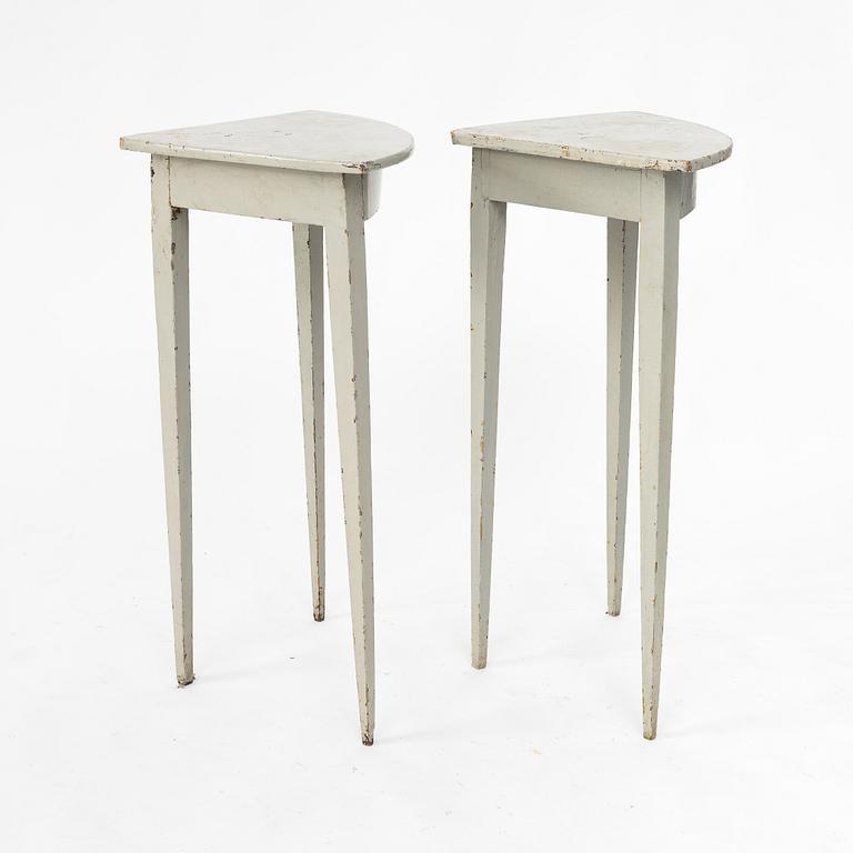 A pair of Gustavian corner tables, early 18th century.