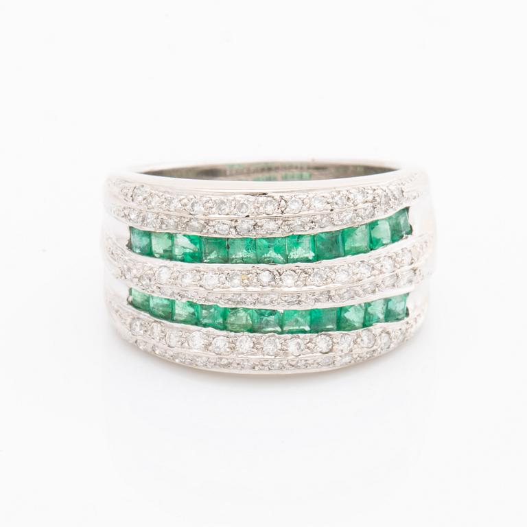 RING 18k whitegold brilliant-cut diamonds approx 1 ct and square-cut emeralds approx 1 ct.