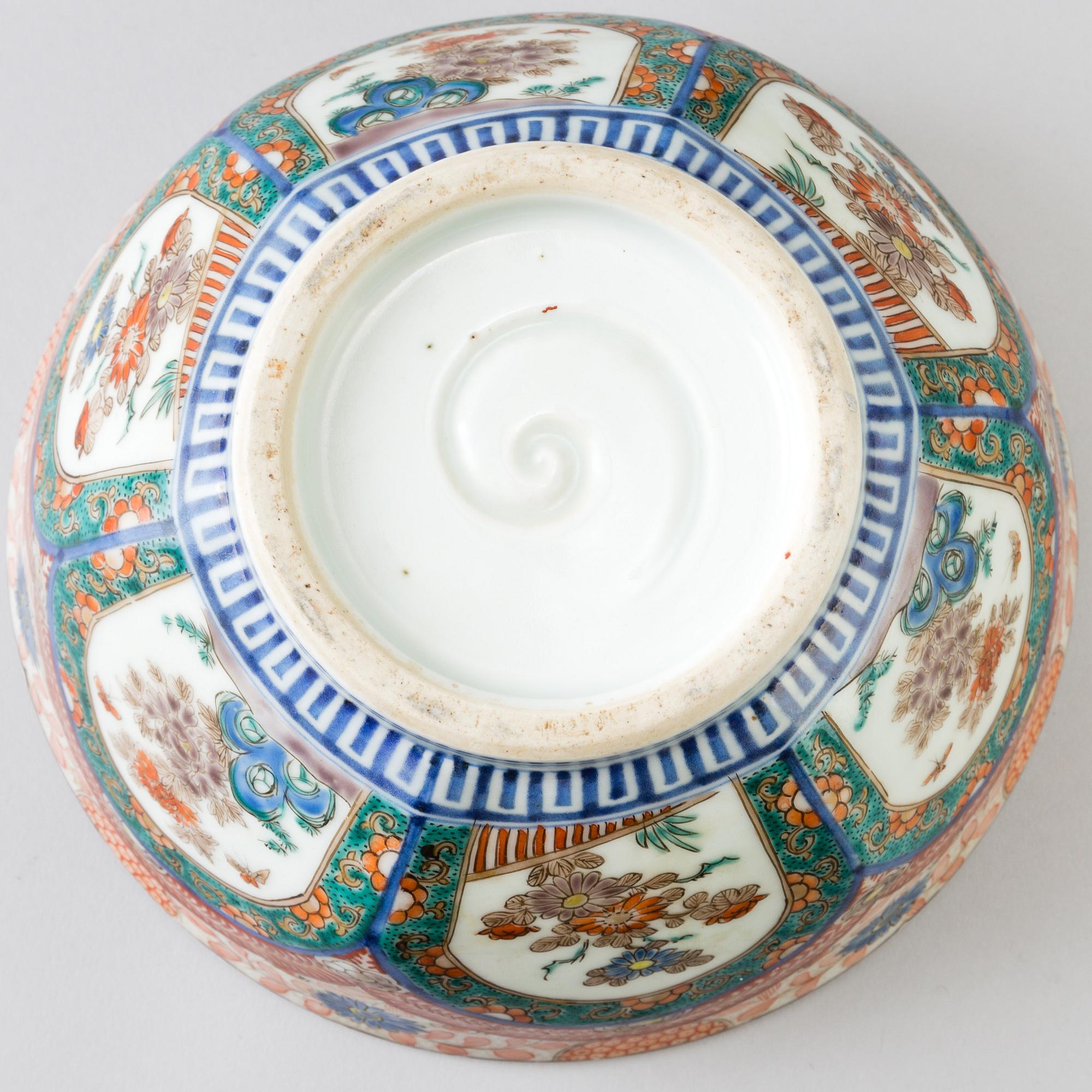 A set of fan-shaped bowls and a larger bowl, Japan, Meiji (1868-1911).