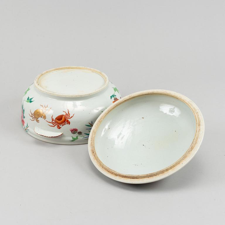 A famille rose tureen with cover, Qing dynasty, Qianlong (1736-95).
