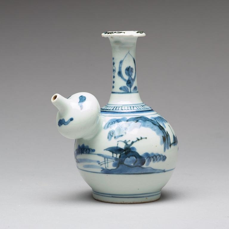 KENDI, porslin. Japan, 1700-tal.