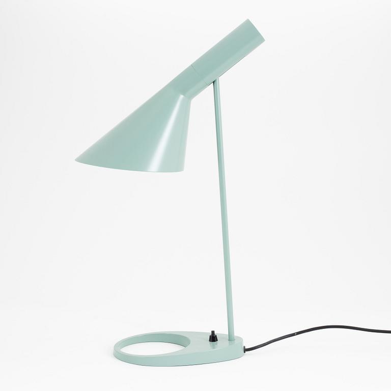 Arne Jacobsen, bordslampa, "AJ", Louis Poulsen, Danamark.