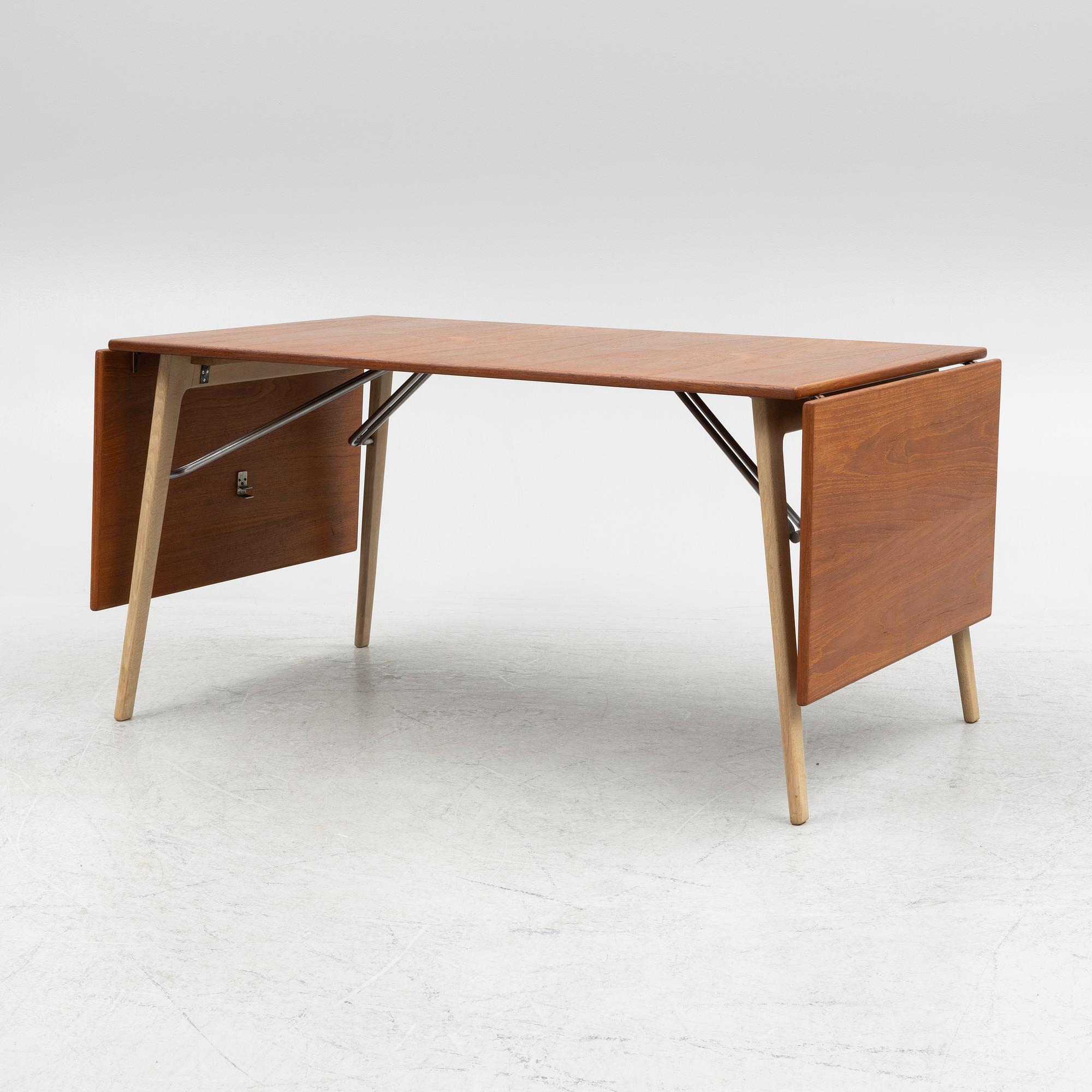 Børge Mogensen, dining table, model 162, Søborg Møbelfabrik, Denmark, 1950s.