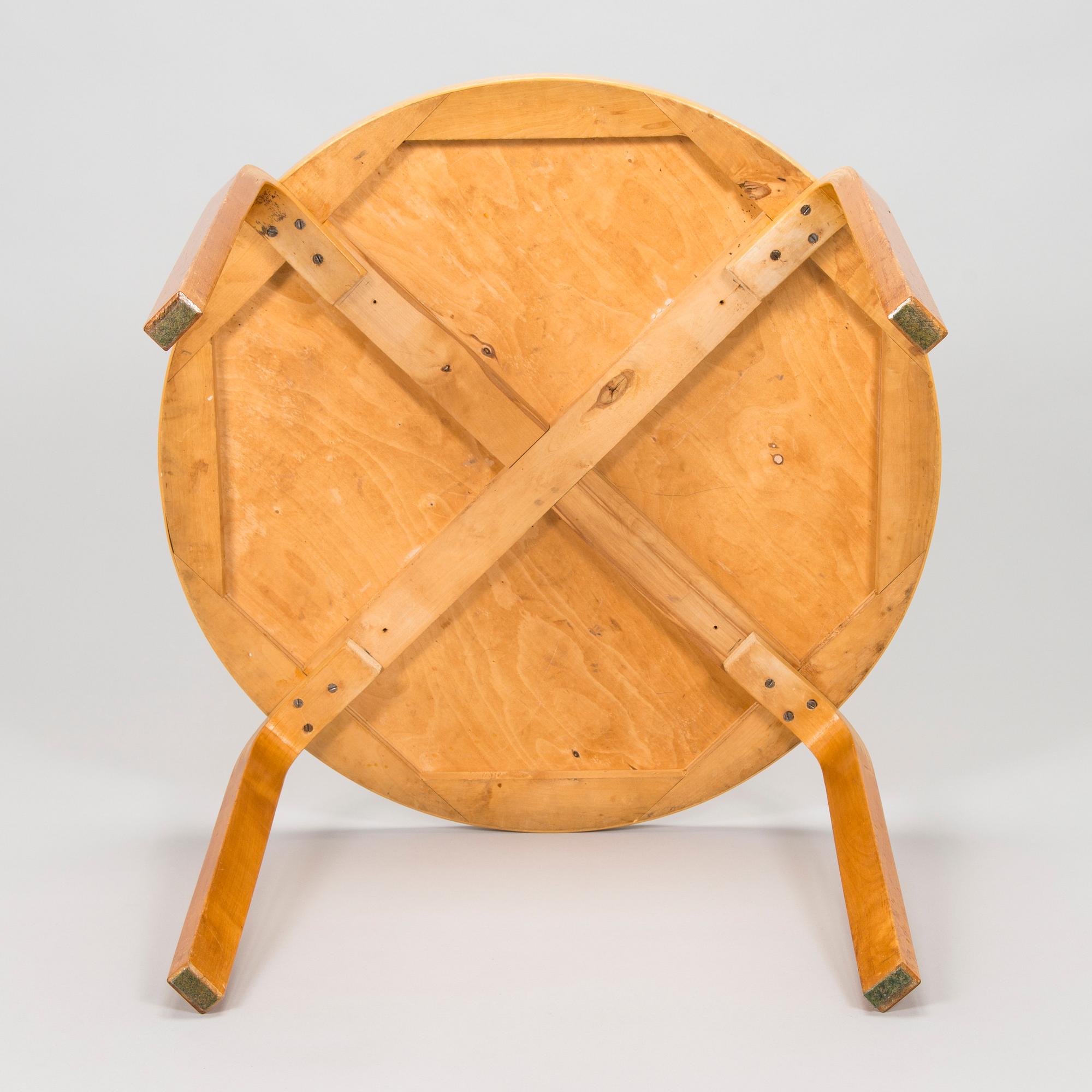 Alvar Aalto, bord, modell 72, för O.Y. Huonekalu-ja Rakennustyötehdas A.B. 1900-talets mitt.