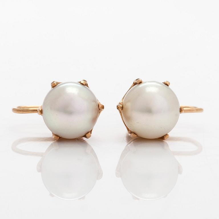 A pair of 14K gold earrings with cultured pearls.