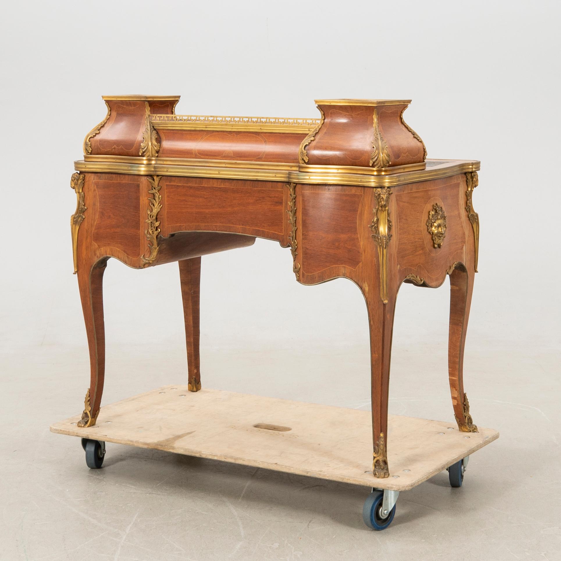 Desk in the Louis XV style, first half of the 20th century.