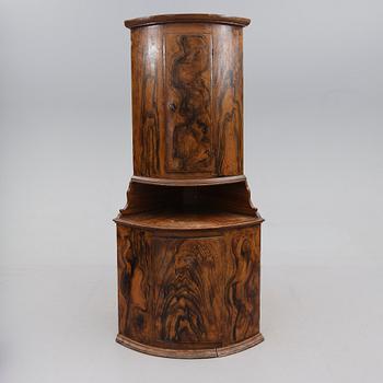 HÖRNSKÅP, allmoge, 1700-/1800-tal.