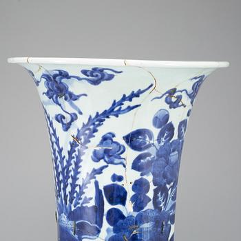 VAS, porslin. Japan, Genroku, omkring 1700.