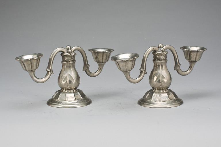 KANDELABRAR, tenn, ett par. Troligen England.