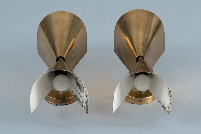 Paavo Tynell, A SET OF TWO WALL LAMPS.