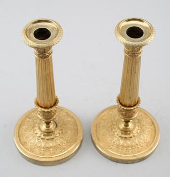 LJUSSTAKAR, 1 par, förgylld brons, empire, tidigt 1800-tal.