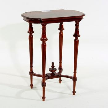 LAMPBORD. Nyrenässans, 1800-talets andra hälft.