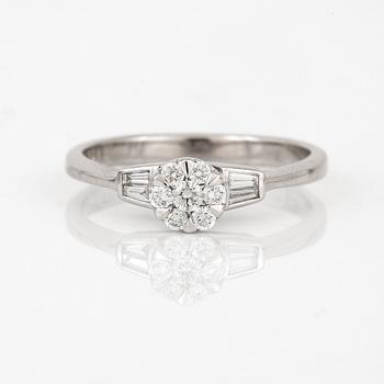 RING, med briljant och baguetteslipade diamanter, totalt ca 0,24 ct.