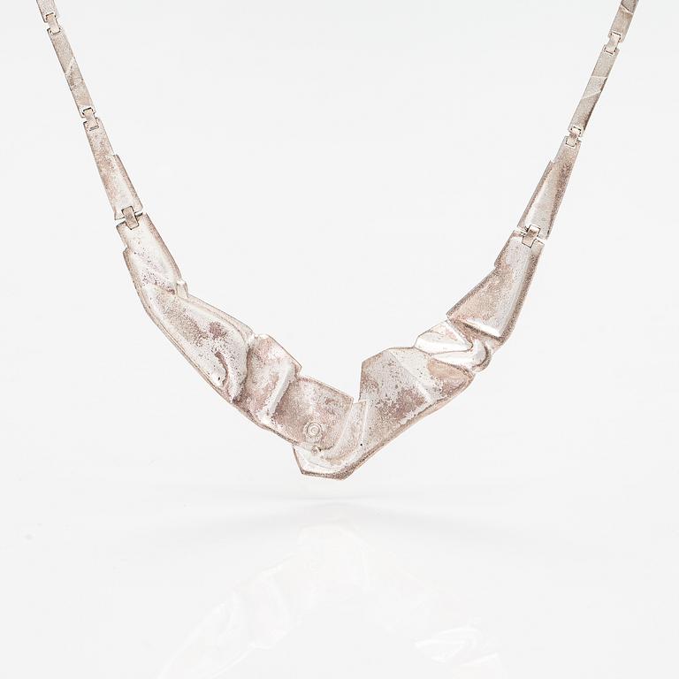 Zoltan Popovits, A sterling silver necklace "Origami". Lapponia 2011.