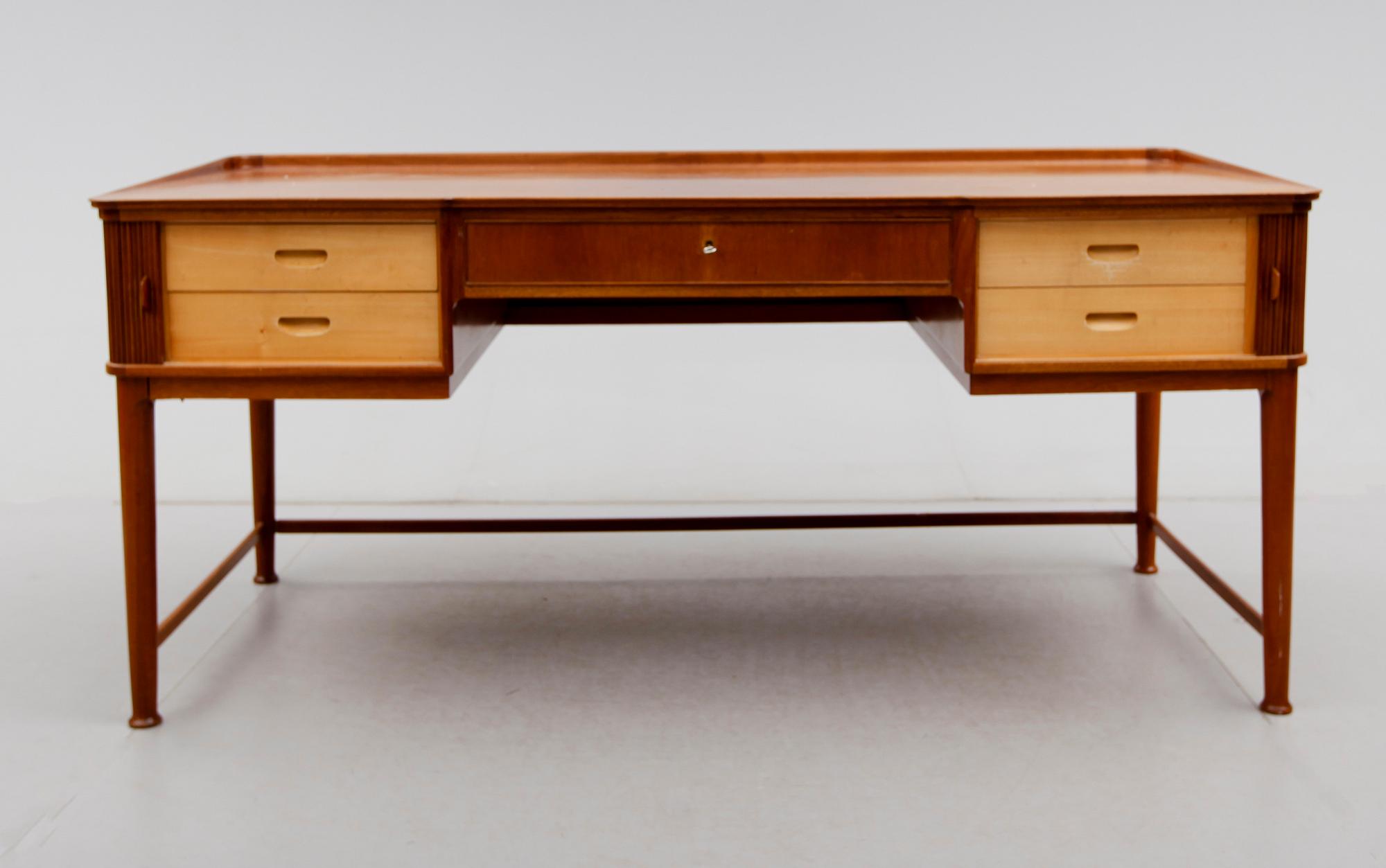 SKRIVBORD, 1900-talets mitt.
