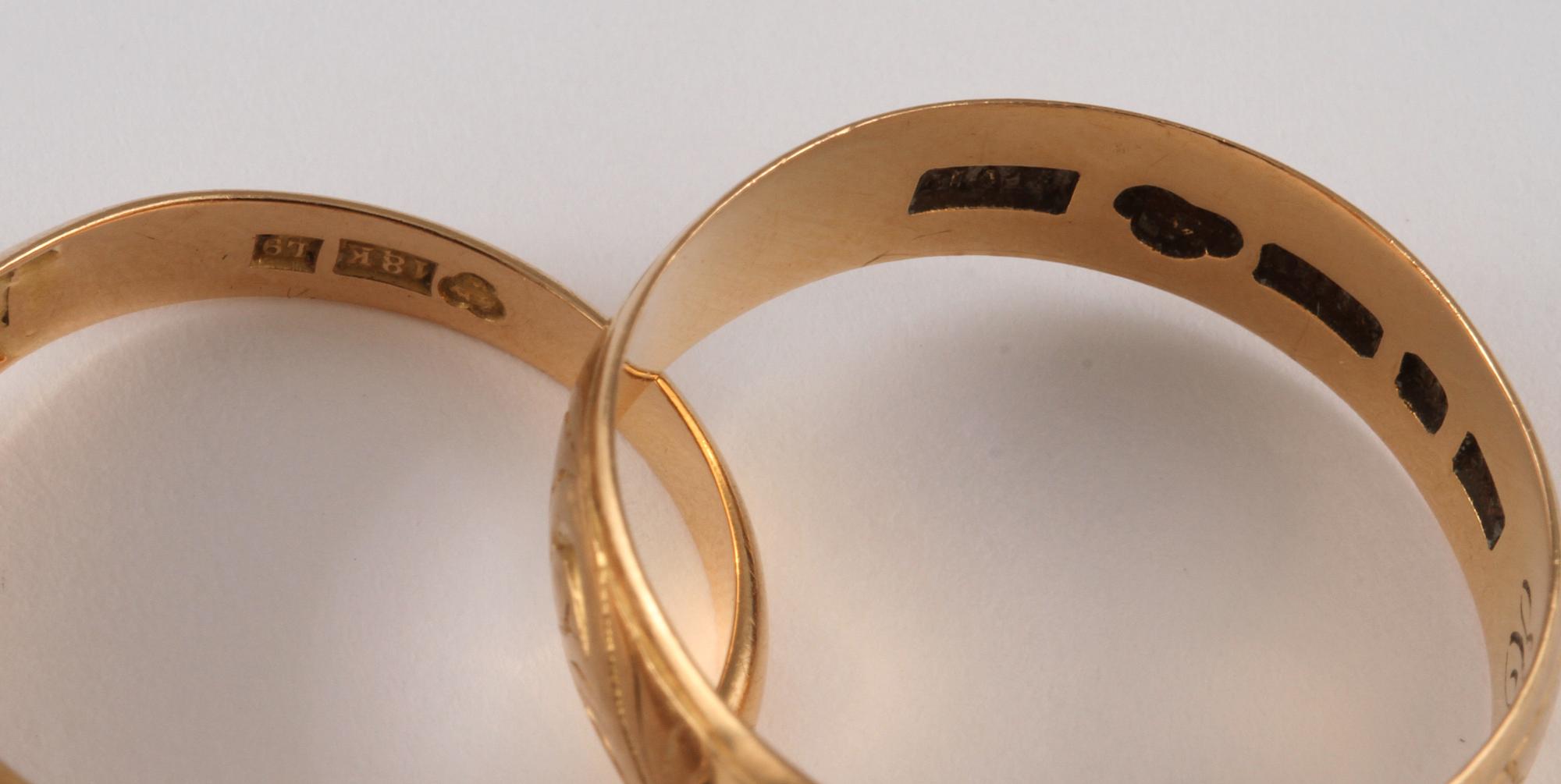 RINGAR, 2 st, 18k guld och vitguld, delvis Trege, Göteborg, 1961. Total vikt 7 g.
