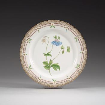 TALLRIKAR, 13 stycken, porslin. ”Flora Danica”, Kunglig Dansk, 1900-tal.