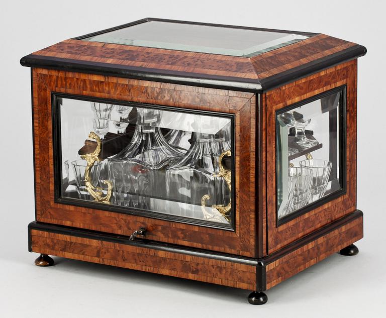 LIKÖRSET I SCHATULL, barockstil, 1900-tal.