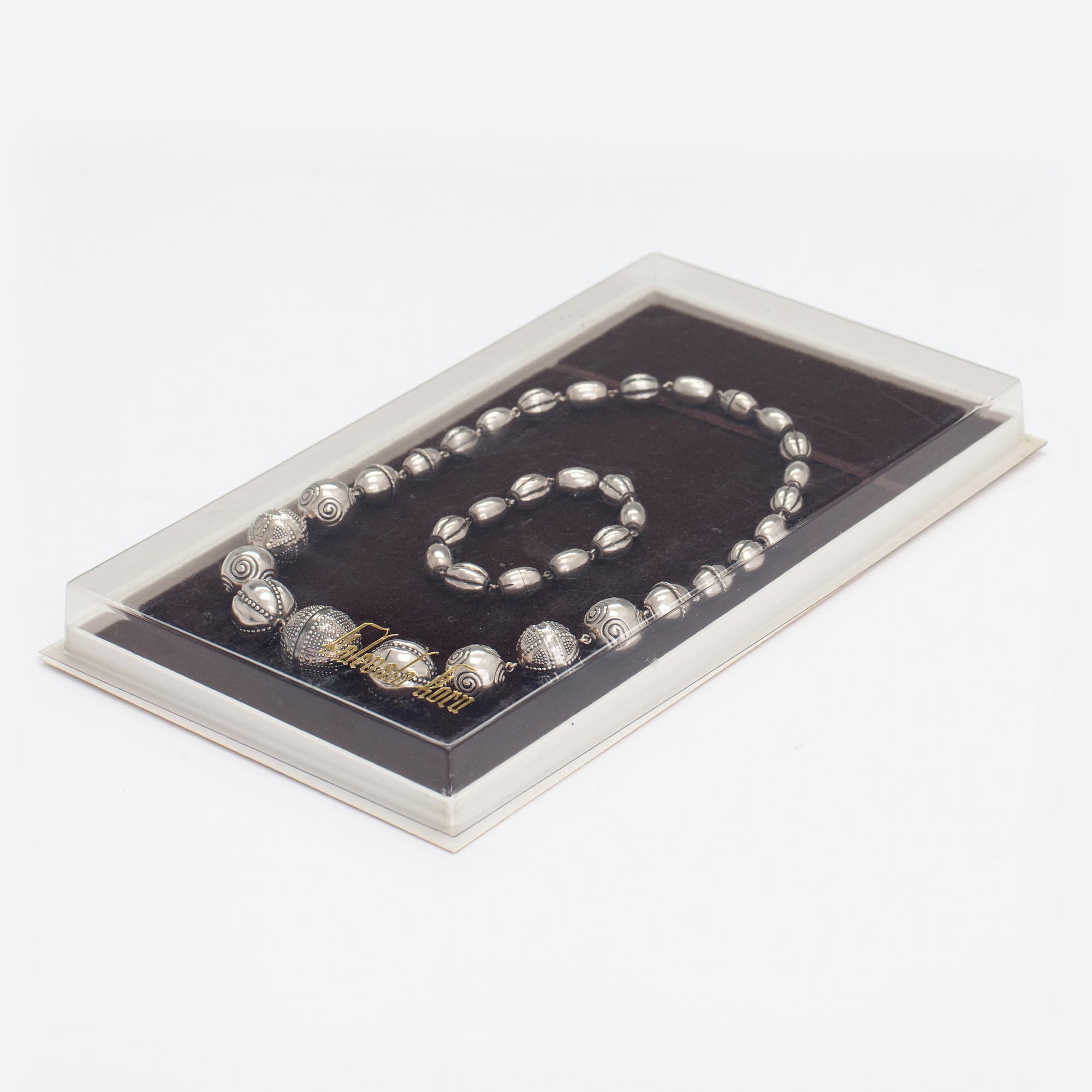 A set of sterling silver necklace and bracelet "Halikko treasure". Kalevala Koru, Helsinki 1967-72.