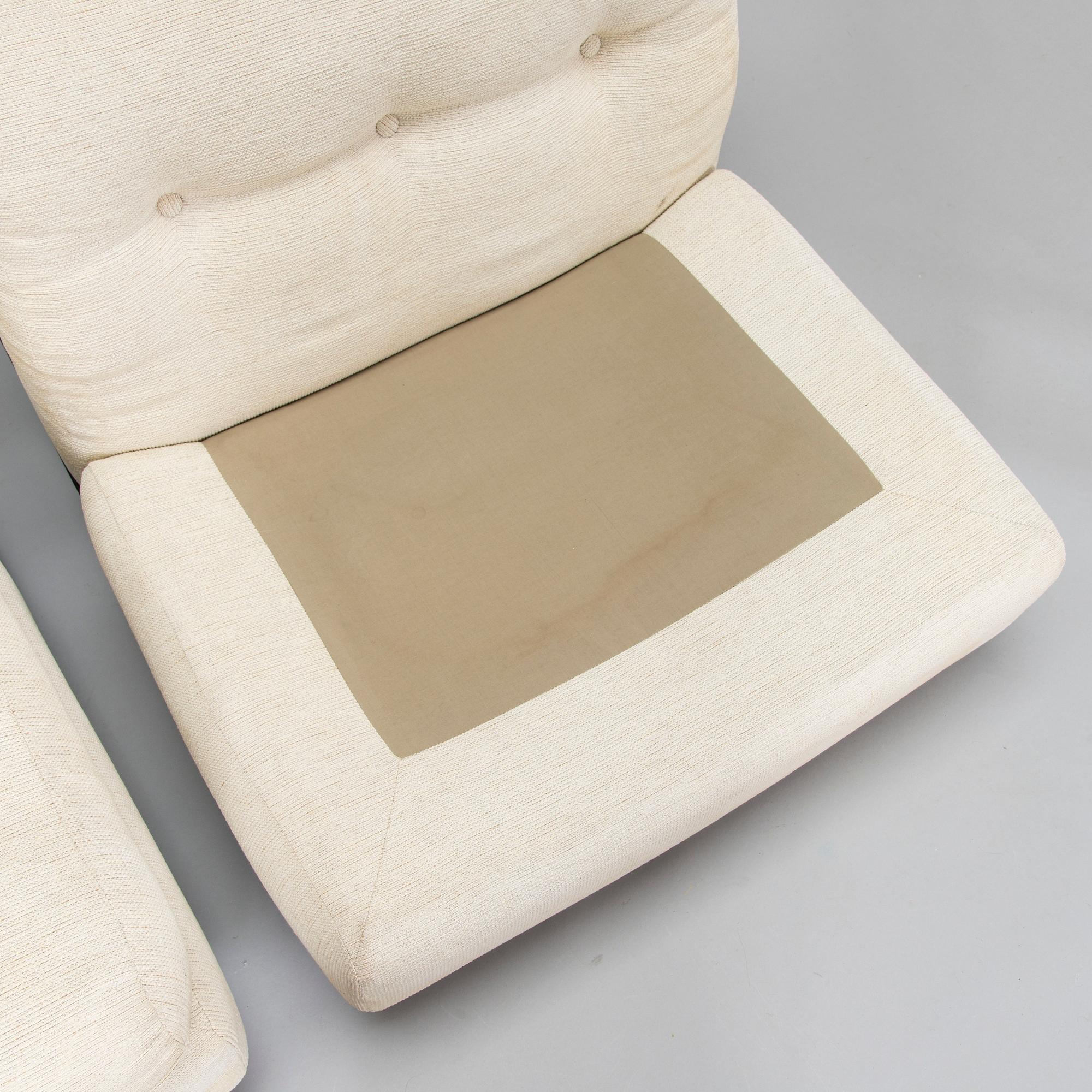 Mario Bellini, A pair of 'Amanta' armchairs for C&B Italia,  second half of the 20th century.