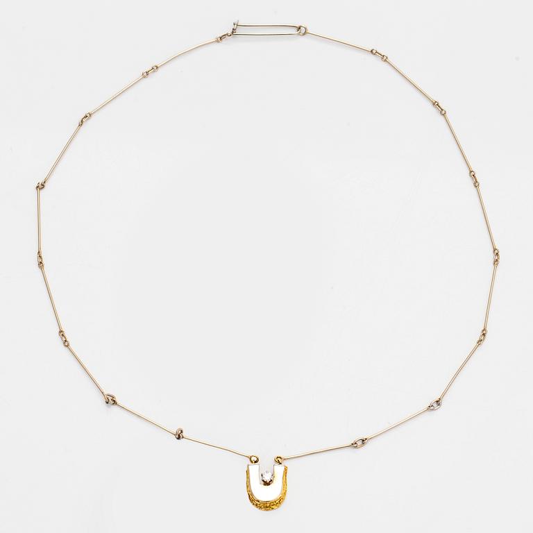 Juhani Linnovaara, "Legato", halssmycke, 18K guld, briljantslipad diamant, Lapponia 1978.