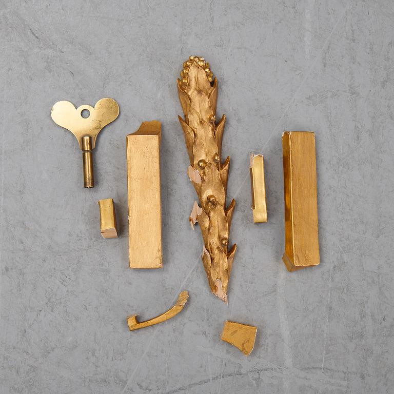 A gustavian style wall clock, signed Rob. Engström, Stockholm. First half of the 20th century.