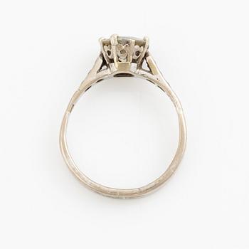 Ring in 18K white gold set with a brilliant-cut diamond.