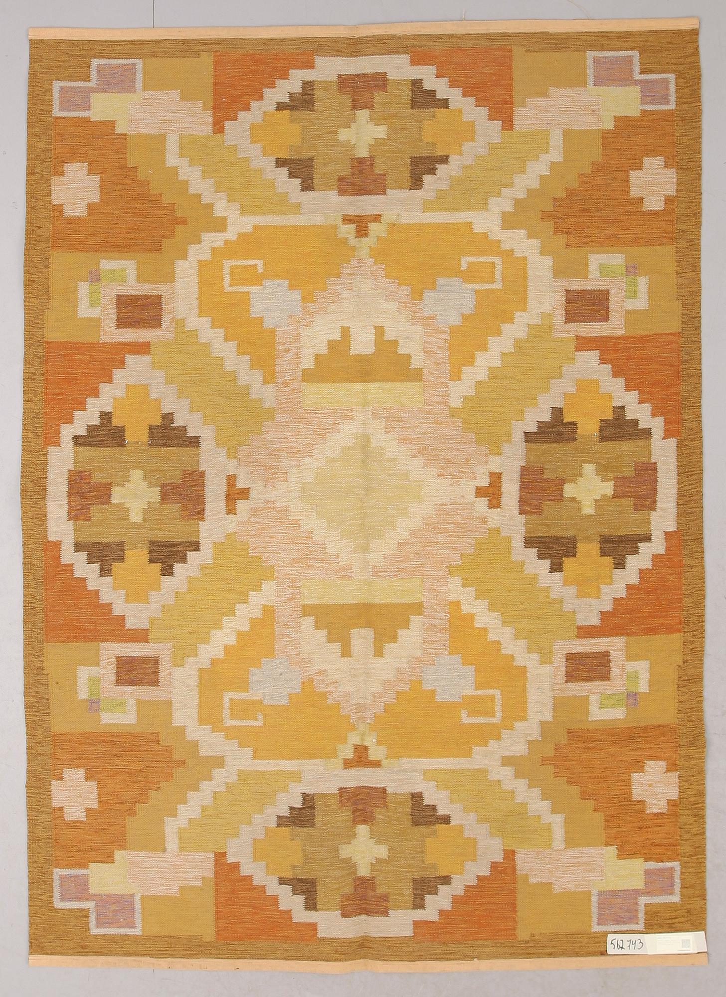 MATTA, rölakan, "Berga", Ingegerd Silow för Eric Evers AB. Ca 170 x 240 cm.