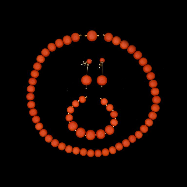 GARNITYR/COLLIER, korall. 1900-talets första hälft.