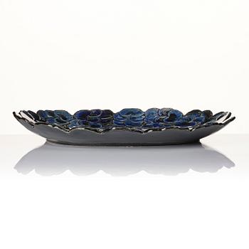Birger Kaipiainen, a decorative stoneware dish, Arabia, Finland 1960s.
