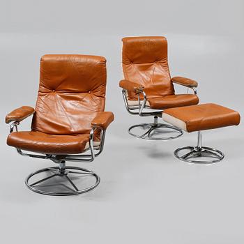 FÅTÖLJER, ett par, samt FOTPALL, 1900-talets andra hälft.