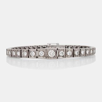 631. A brilliant-cut diamond bracelet. Total carat weight of diamonds circa 3.75 cts.