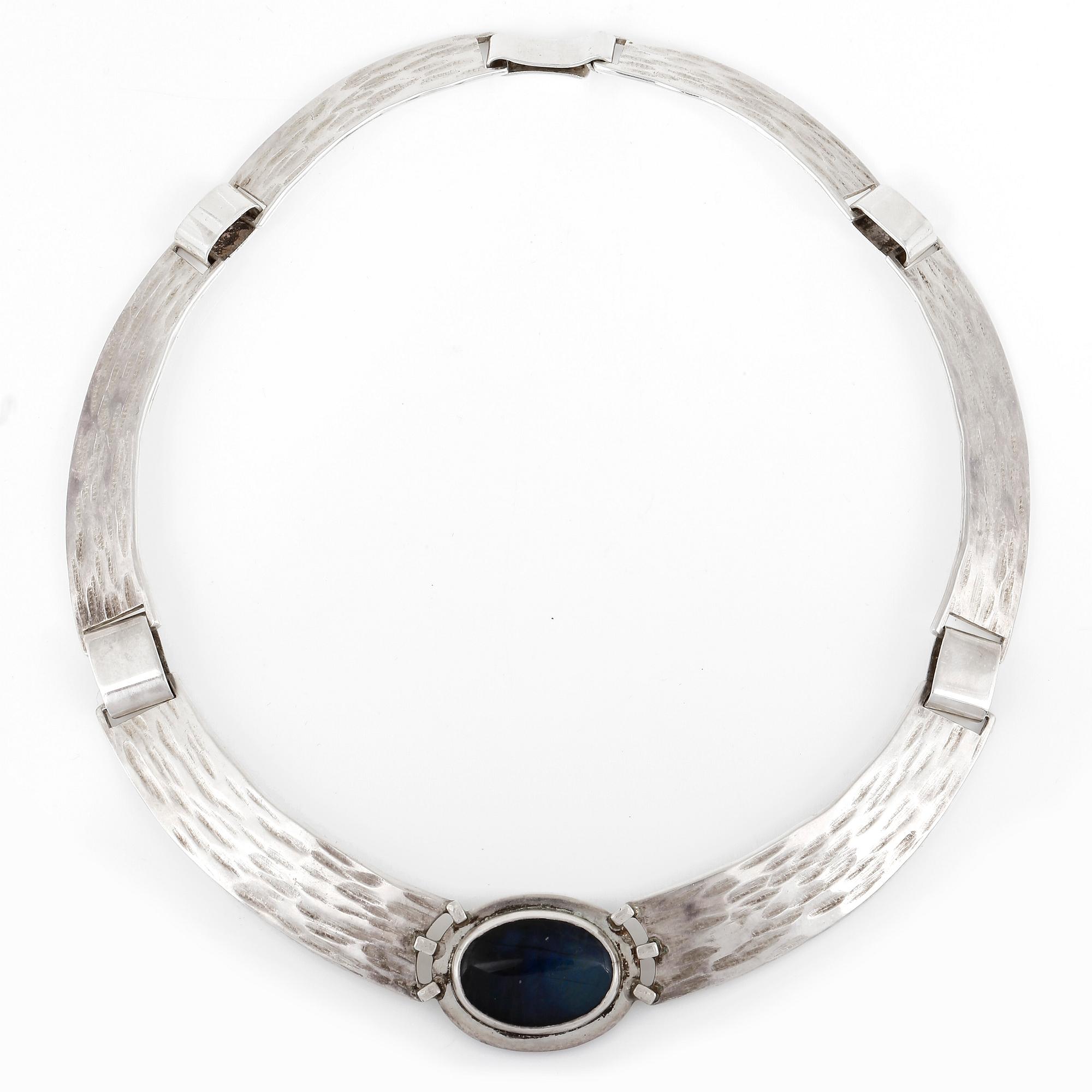 COLLIER, med cabochonslipad spektrolit, Stockholm, Sverige, 1900-talets andra hälft.