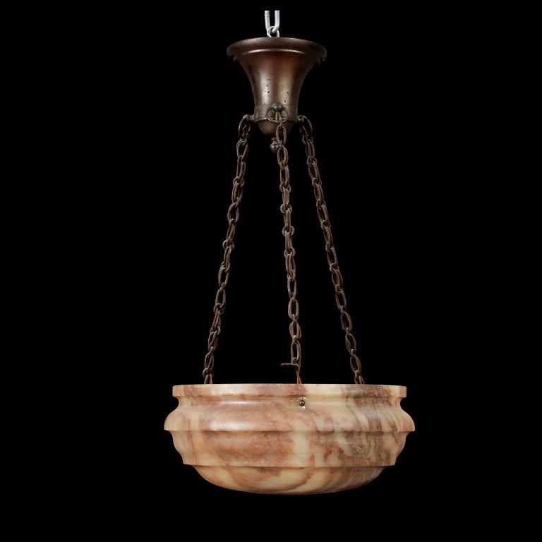 TAKAMPEL, alabaster, 1900-talets början. Höjd 69 cm.
