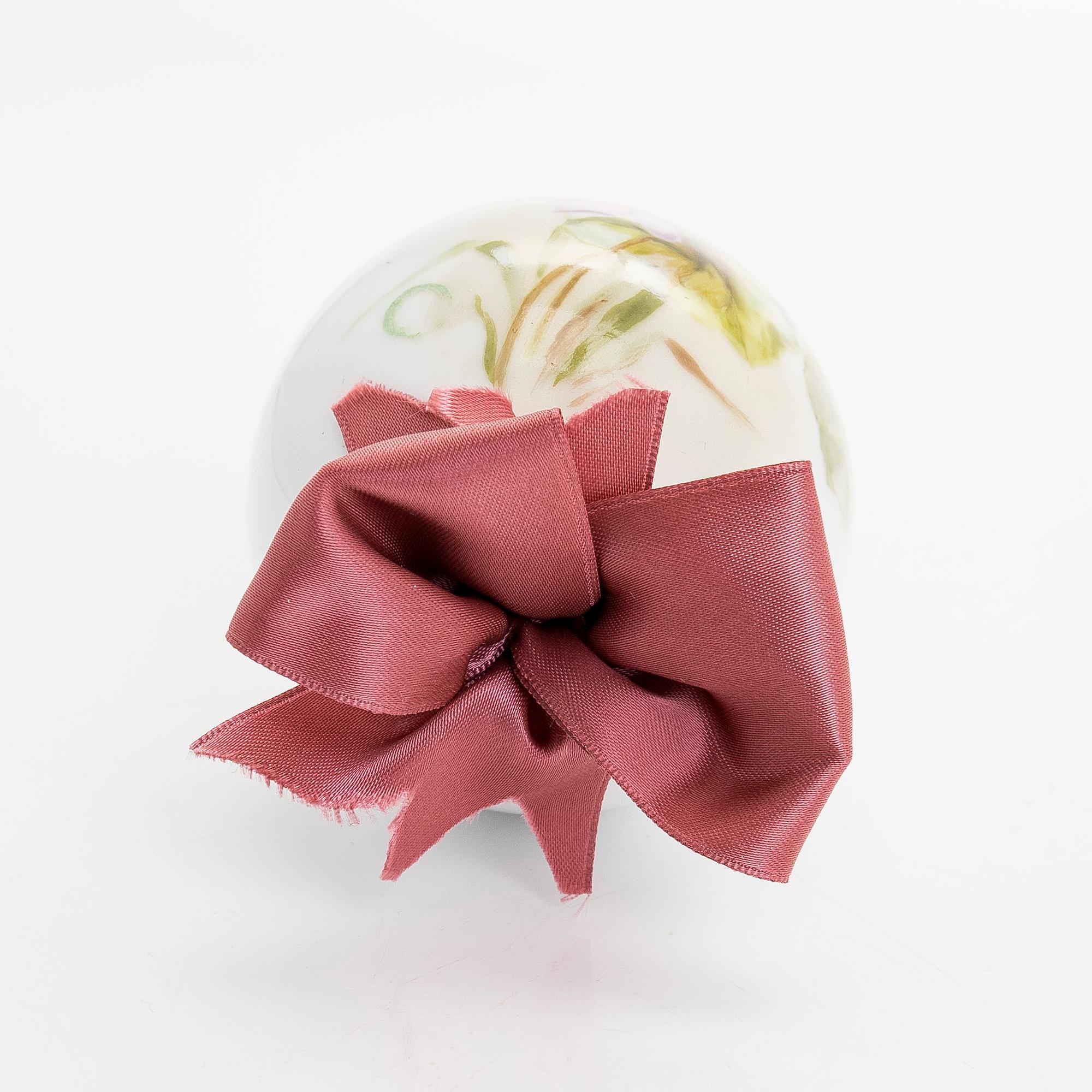 A Russian porcelain easter egg, early 20th century.