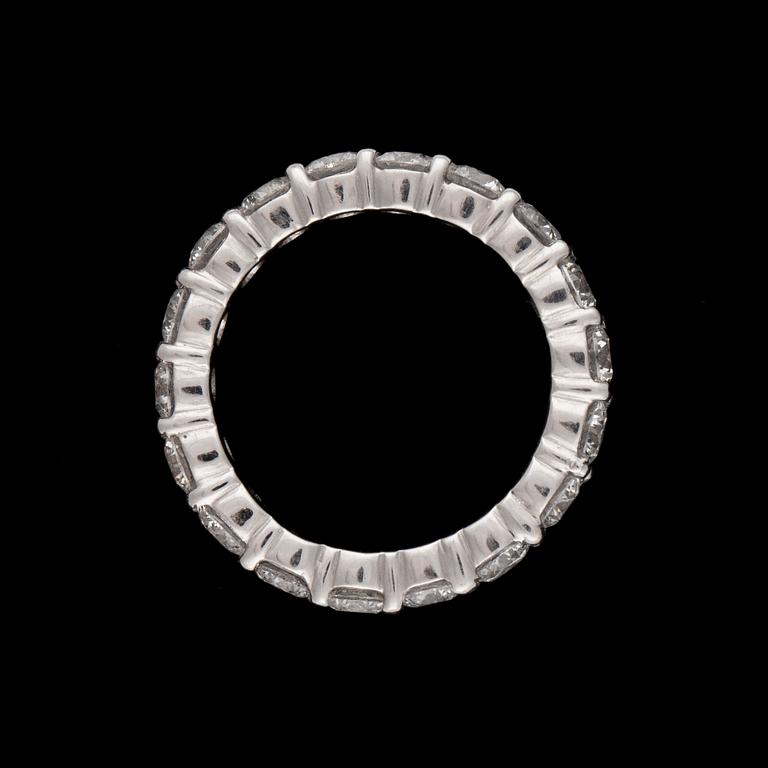 A diamond tot. app. 3 cts eternity ring.