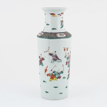 A Chinese porcelain vase, 20th century.