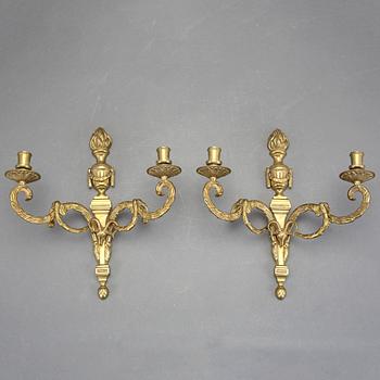 APPLIQUER, ett par. Mässing. Gustaviansk stil, 1900-tal.