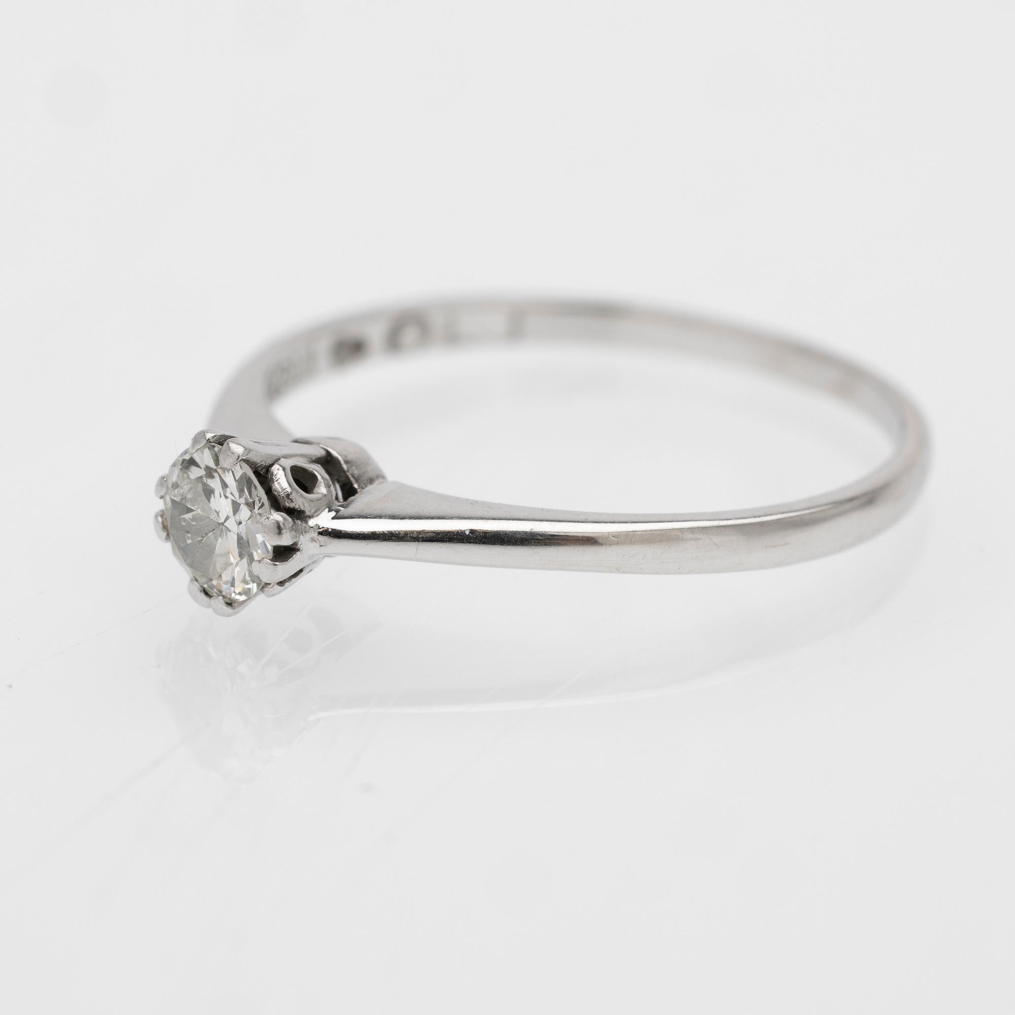 Solitaire ring in 18K white gold and diamond, Axel Jonsson's Goldsmith Workshop, Stockholm, circa 1940.