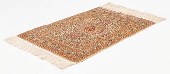 A silk Hereke rug, ca 101 x 69 cm.