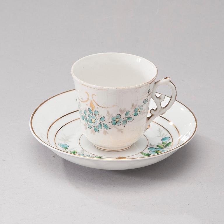 KAFFEKOPP MED FAT, porslin, Kuznetsov, 1875-1900.