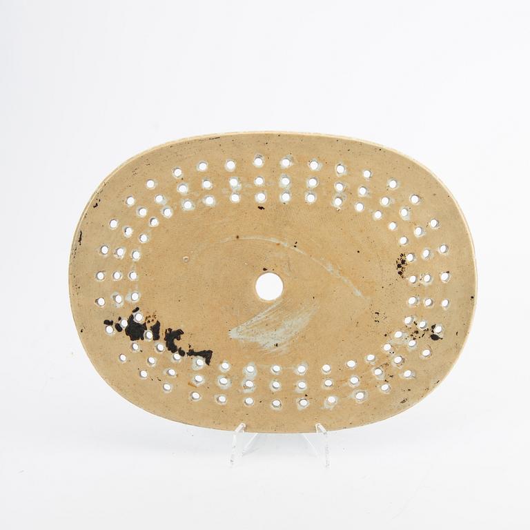 A Chinese blue and white porcelain strainer around 1800.